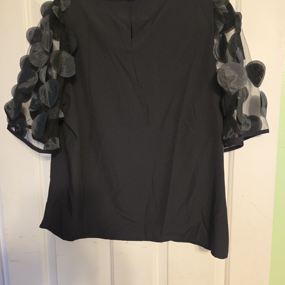 NWOT Elegant Black Applique Sheer Sleeve Top With Round Neck Size M/L - Picture 4 of 4